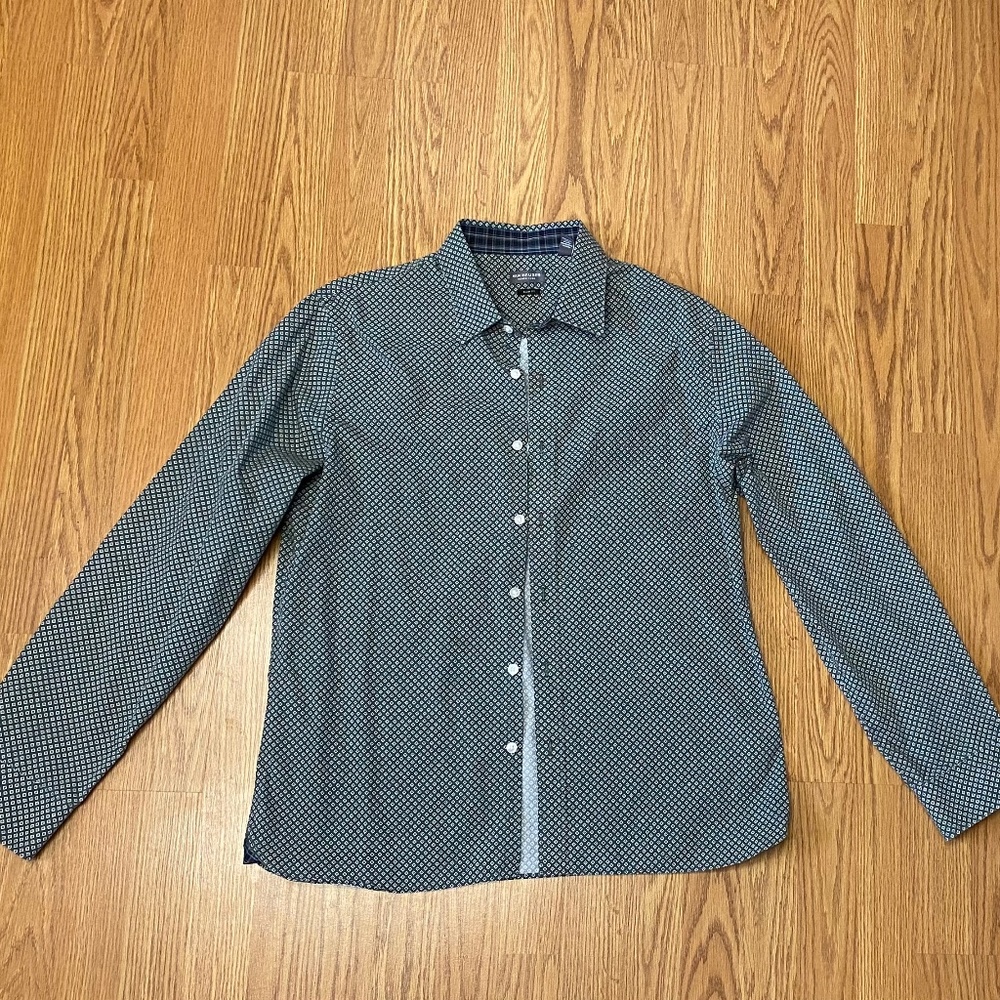 Van Heusen Never Tuck Mens Dress Shirt